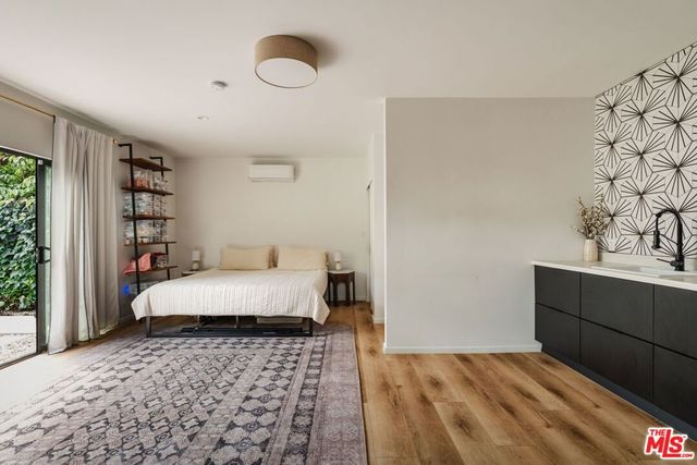 4507 10th Avenue, Los Angeles, CA 90043