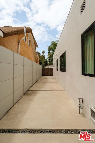 4507 10th Avenue, Los Angeles, CA 90043