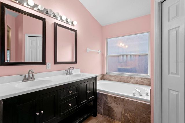 10238 WOODFORD BRIDGE STREET, Tampa, FL 33626