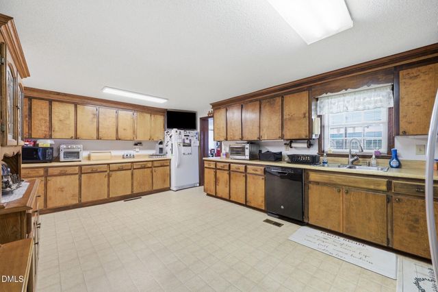 25 Eugene Jernigan Road, Dunn, NC 28334