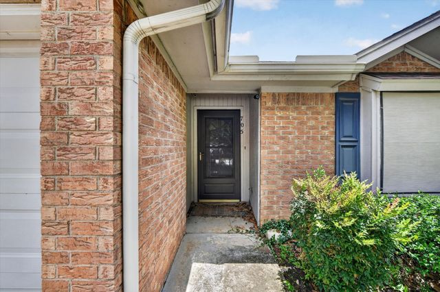 705 Parkwest Boulevard, Saginaw, TX 76179