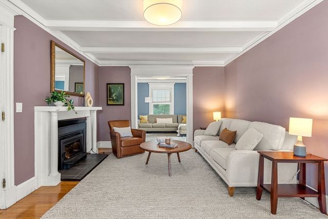 62 Parkview Ave, Lowell, MA 01852