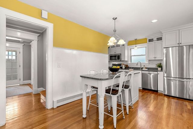 62 Parkview Ave, Lowell, MA 01852