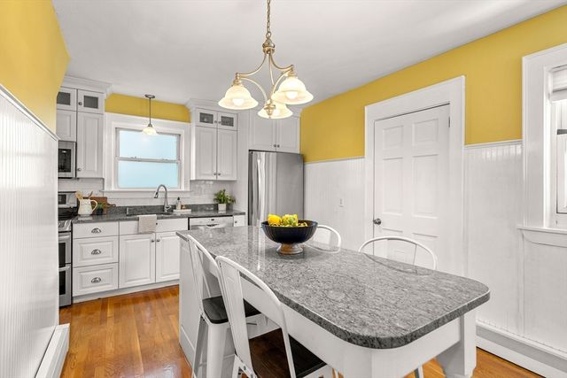 62 Parkview Ave, Lowell, MA 01852