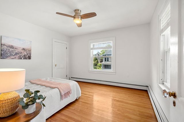 62 Parkview Ave, Lowell, MA 01852