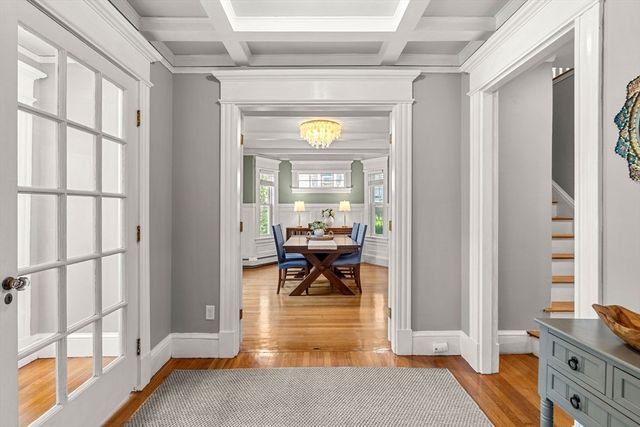62 Parkview Ave, Lowell, MA 01852