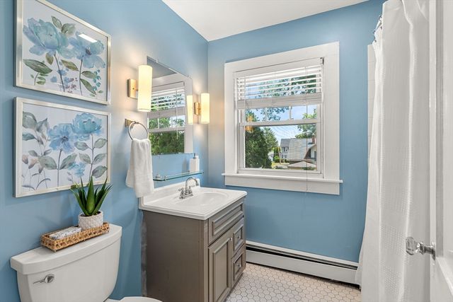 62 Parkview Ave, Lowell, MA 01852