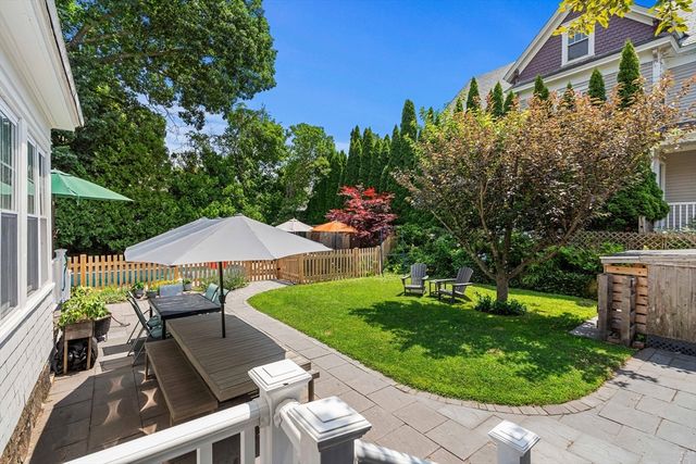62 Parkview Ave, Lowell, MA 01852