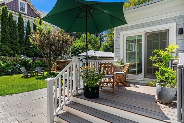 62 Parkview Ave, Lowell, MA 01852