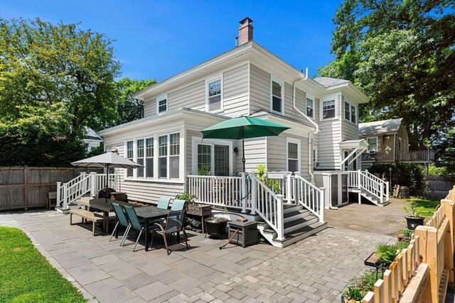 62 Parkview Ave, Lowell, MA 01852