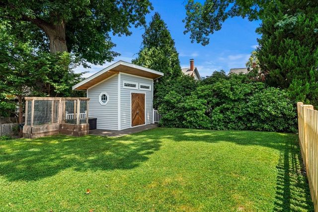 62 Parkview Ave, Lowell, MA 01852