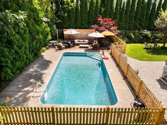 62 Parkview Ave, Lowell, MA 01852