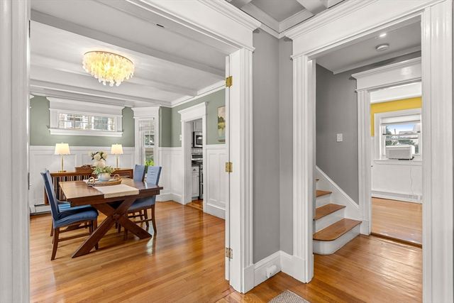 62 Parkview Ave, Lowell, MA 01852