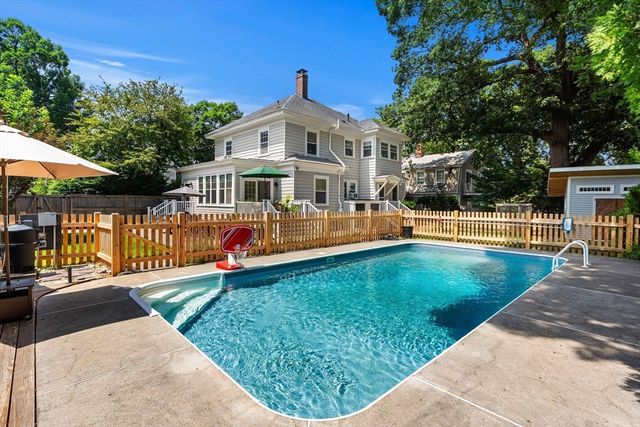 62 Parkview Ave, Lowell, MA 01852