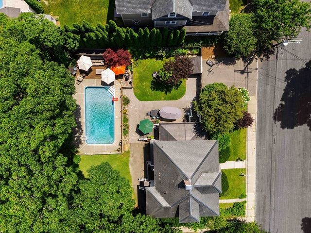 62 Parkview Ave, Lowell, MA 01852