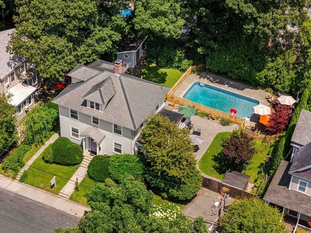 62 Parkview Ave, Lowell, MA 01852