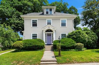 62 Parkview Ave, Lowell, MA 01852