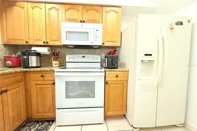 10131 LAKE OAK CIRCLE, Tampa, FL 33624