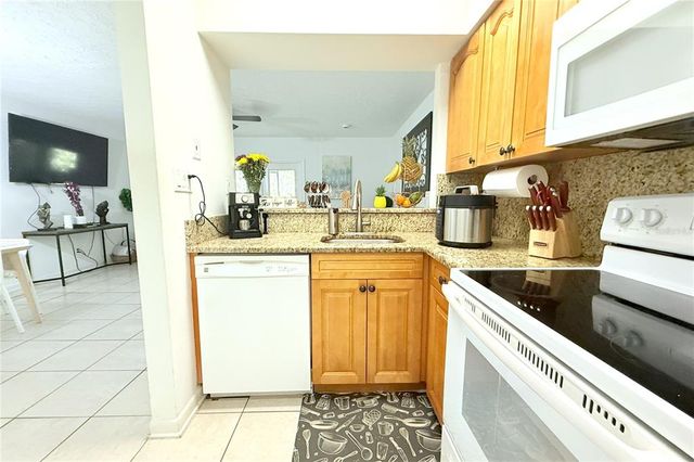 10131 LAKE OAK CIRCLE, Tampa, FL 33624