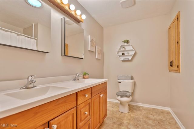 1702 Gulf Street NW, Uniontown, OH 44685