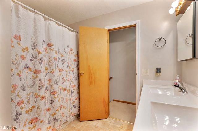 1702 Gulf Street NW, Uniontown, OH 44685