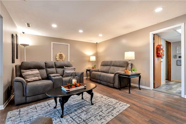 1702 Gulf Street NW, Uniontown, OH 44685