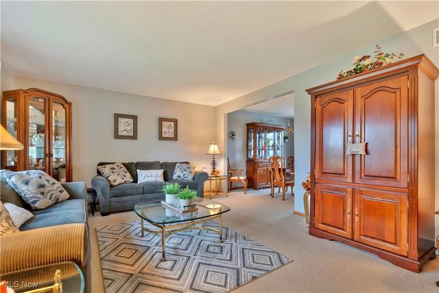 1702 Gulf Street NW, Uniontown, OH 44685