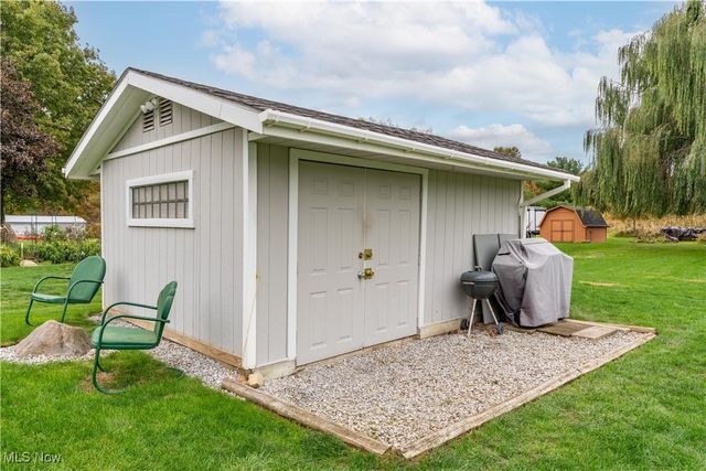 1702 Gulf Street NW, Uniontown, OH 44685