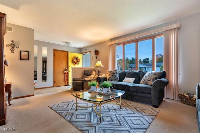 1702 Gulf Street NW, Uniontown, OH 44685