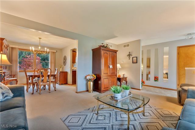 1702 Gulf Street NW, Uniontown, OH 44685