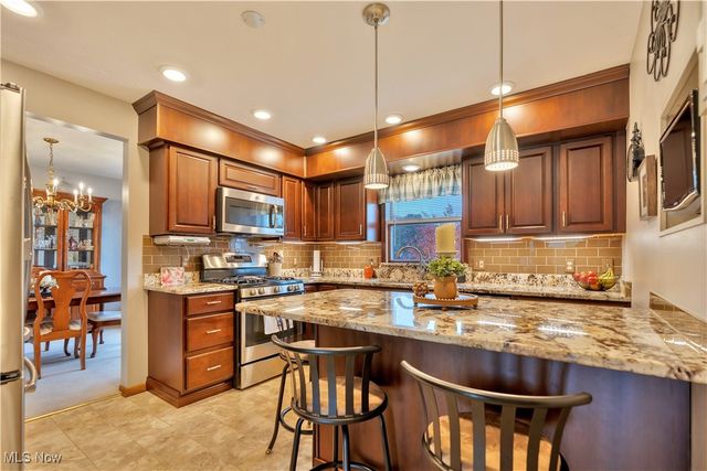 1702 Gulf Street NW, Uniontown, OH 44685