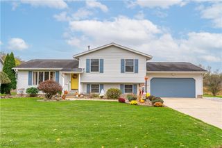 1702 Gulf Street NW, Uniontown, OH 44685
