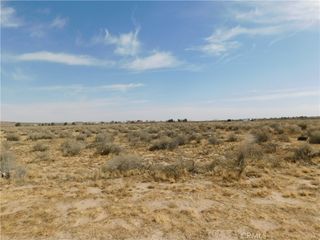 6 Avenue M, Lake Los Angeles, CA 93536