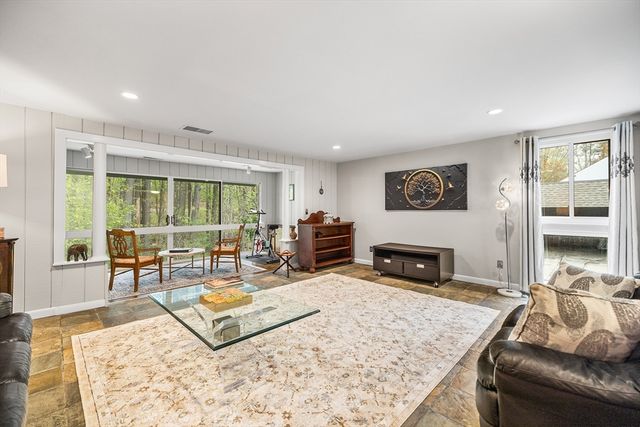 370 Great Rd 8, Acton, MA 01720