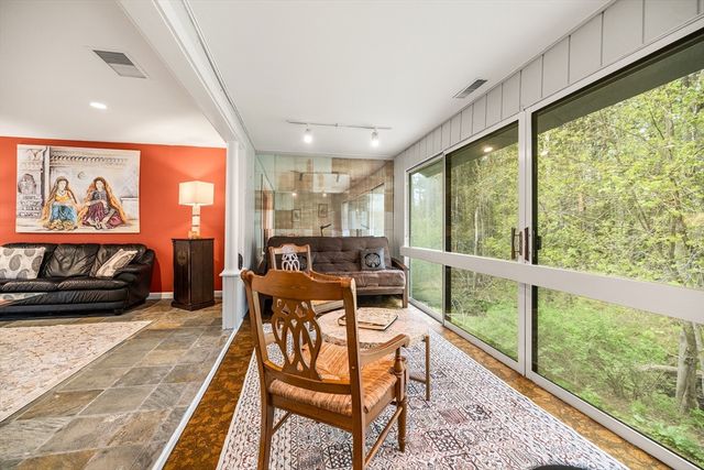370 Great Rd 8, Acton, MA 01720