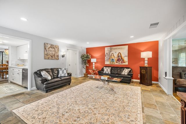 370 Great Rd 8, Acton, MA 01720
