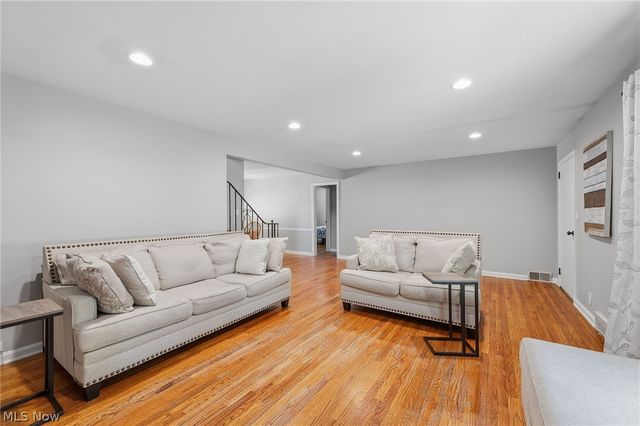 1631 Brainard Road, Lyndhurst, OH 44124