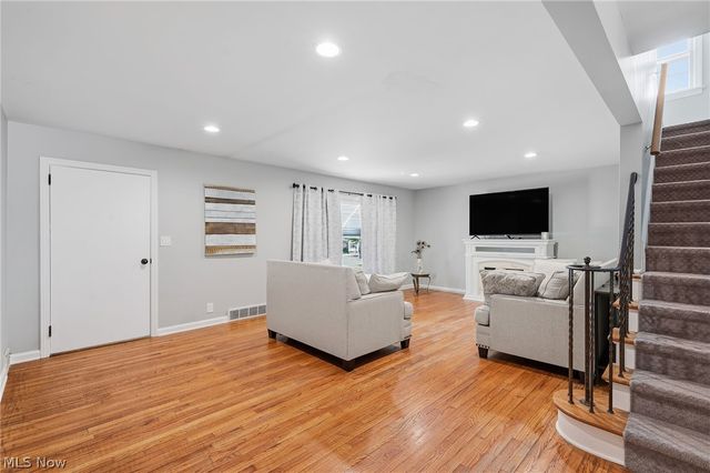 1631 Brainard Road, Lyndhurst, OH 44124