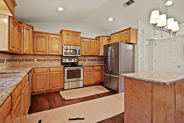 119 Billy Daniels, Mt Pleasant, TX 75455