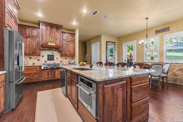 8442 Camp Verde Rio, San Antonio, TX 78255