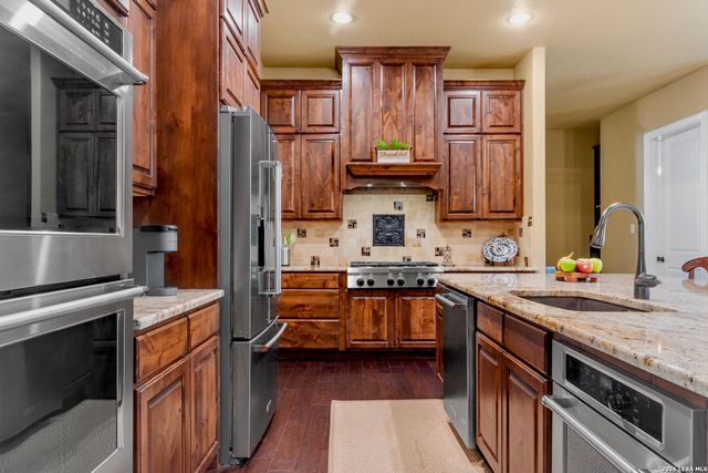 8442 Camp Verde Rio, San Antonio, TX 78255