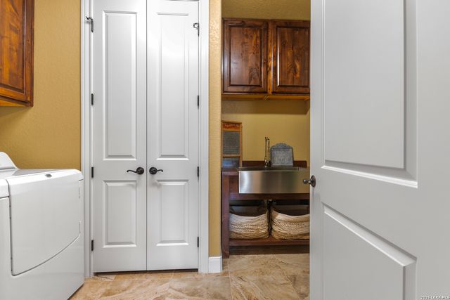 8442 Camp Verde Rio, San Antonio, TX 78255