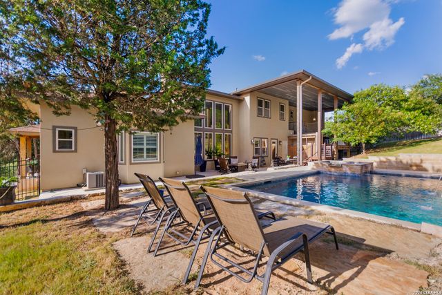8442 Camp Verde Rio, San Antonio, TX 78255
