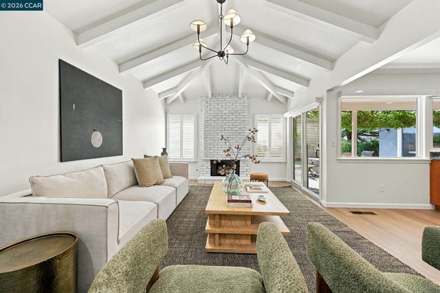 303 Calle La Mesa, Moraga, CA 94556