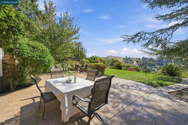 303 Calle La Mesa, Moraga, CA 94556