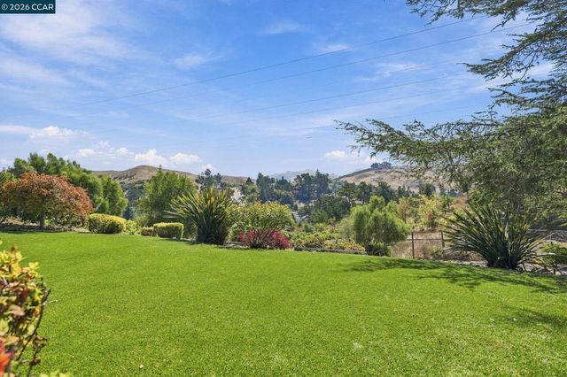 303 Calle La Mesa, Moraga, CA 94556