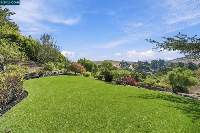 303 Calle La Mesa, Moraga, CA 94556