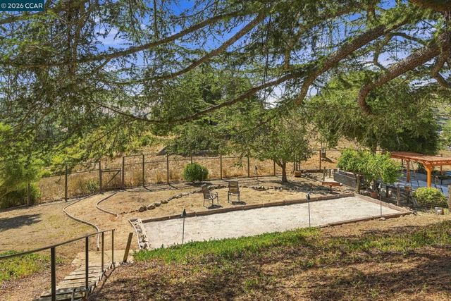 303 Calle La Mesa, Moraga, CA 94556