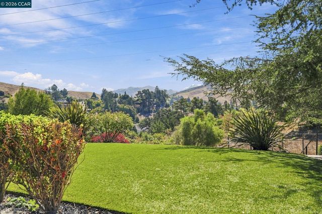 303 Calle La Mesa, Moraga, CA 94556