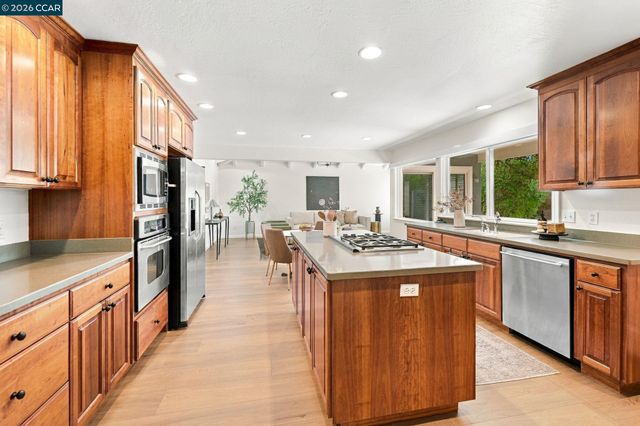 303 Calle La Mesa, Moraga, CA 94556